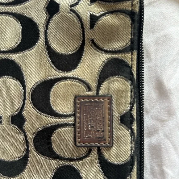 Coach Poppy Black and Grey Signature Wristlet - Picture 10 of 12